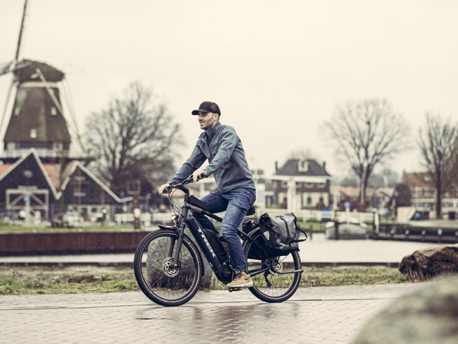 Foto van Theo Kamphorst die op een Trek Allant+ 7 rijdt