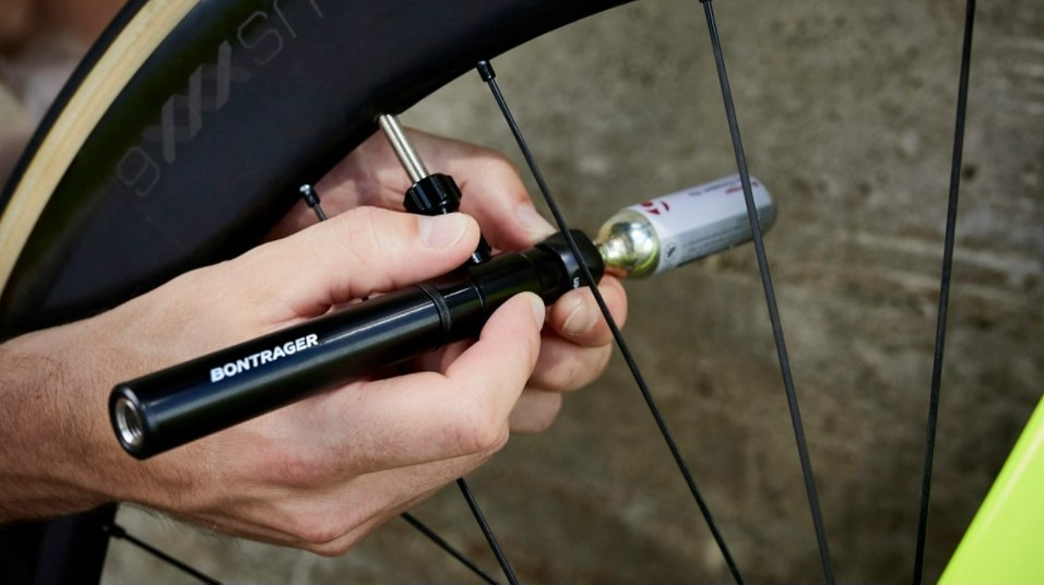 The need-to-know of different bicycle pump heads - The Trek Blog | Trek  Bikes