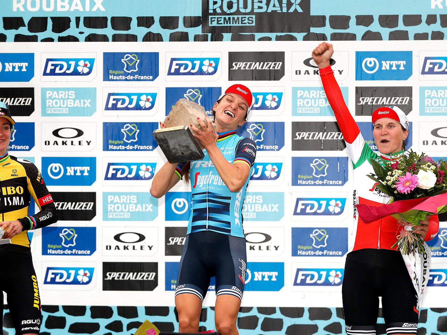 Paris-Roubaix Femme palkintokorokkeella