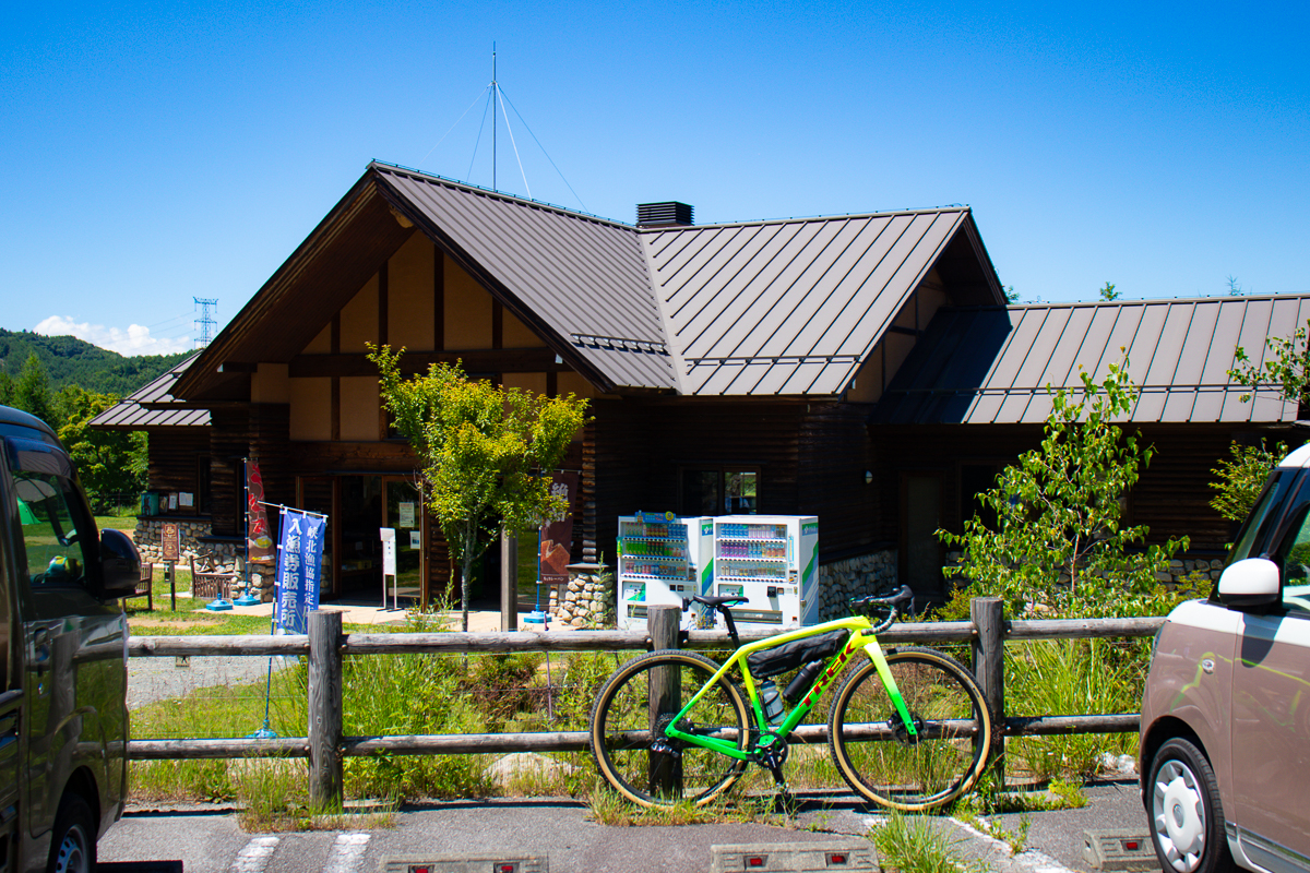 キャンプ場管理棟。「しよゆ漬け」はありませんでした笑